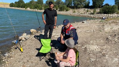 Yozgat İl Jandarma Komutanlığı'ndan Topçu Göleti'nde Önemli Denetim: Oltacılara Avcılık