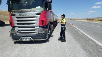 Yozgat’ta Jandarma Tarafından Trafik Güvenliği Eğitimi: Sürücülere Emniyet Kemeri, Hız