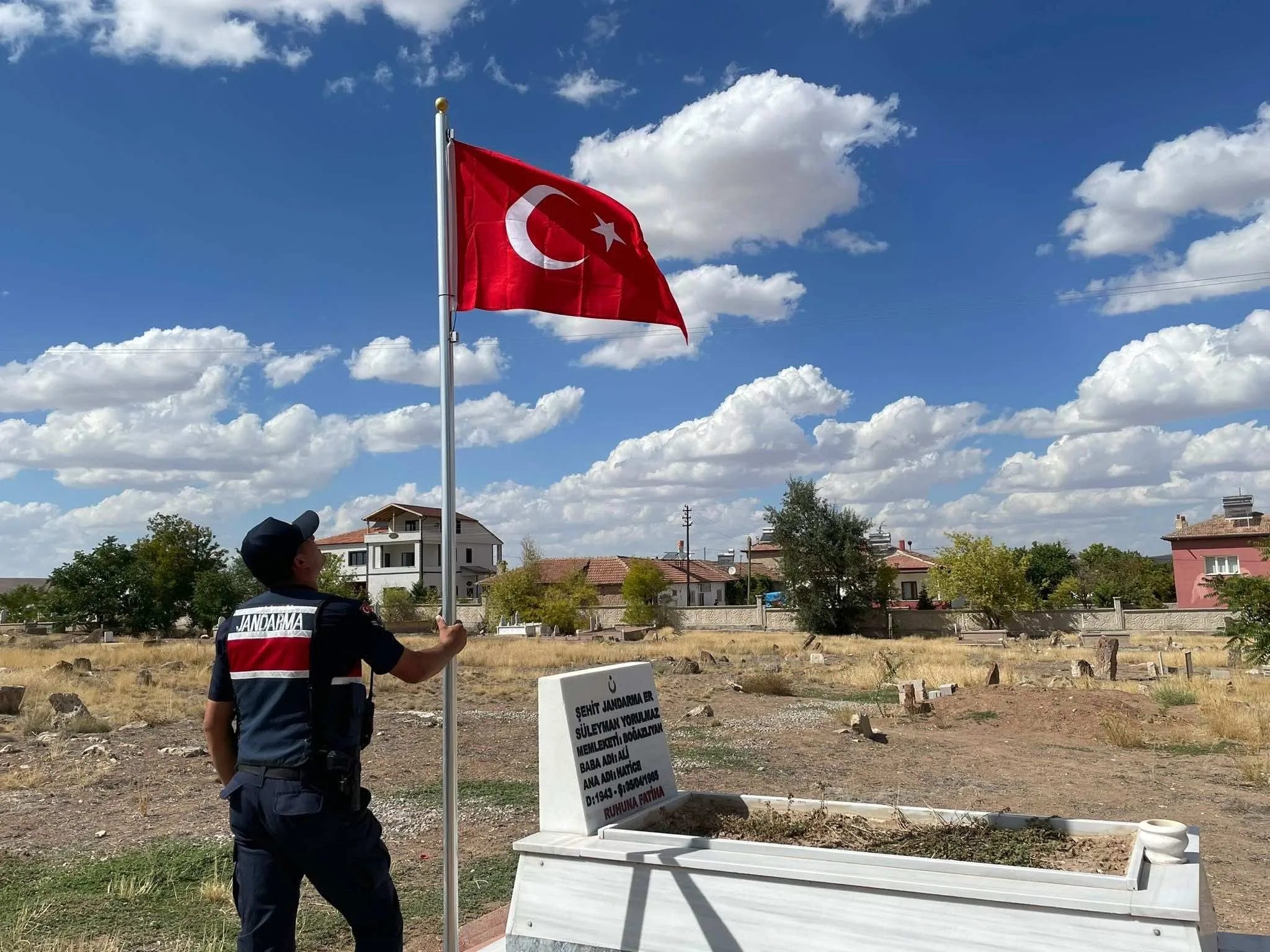 Jandarma’dan Şehit Kabristanlarına Bakım