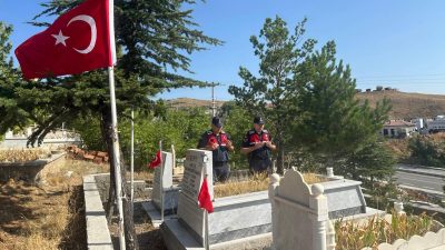 "Yozgat İl Jandarma Komutanlığı, Şehit Kabristanlarını Ziyaret Ederek Bayrak Değişimi,