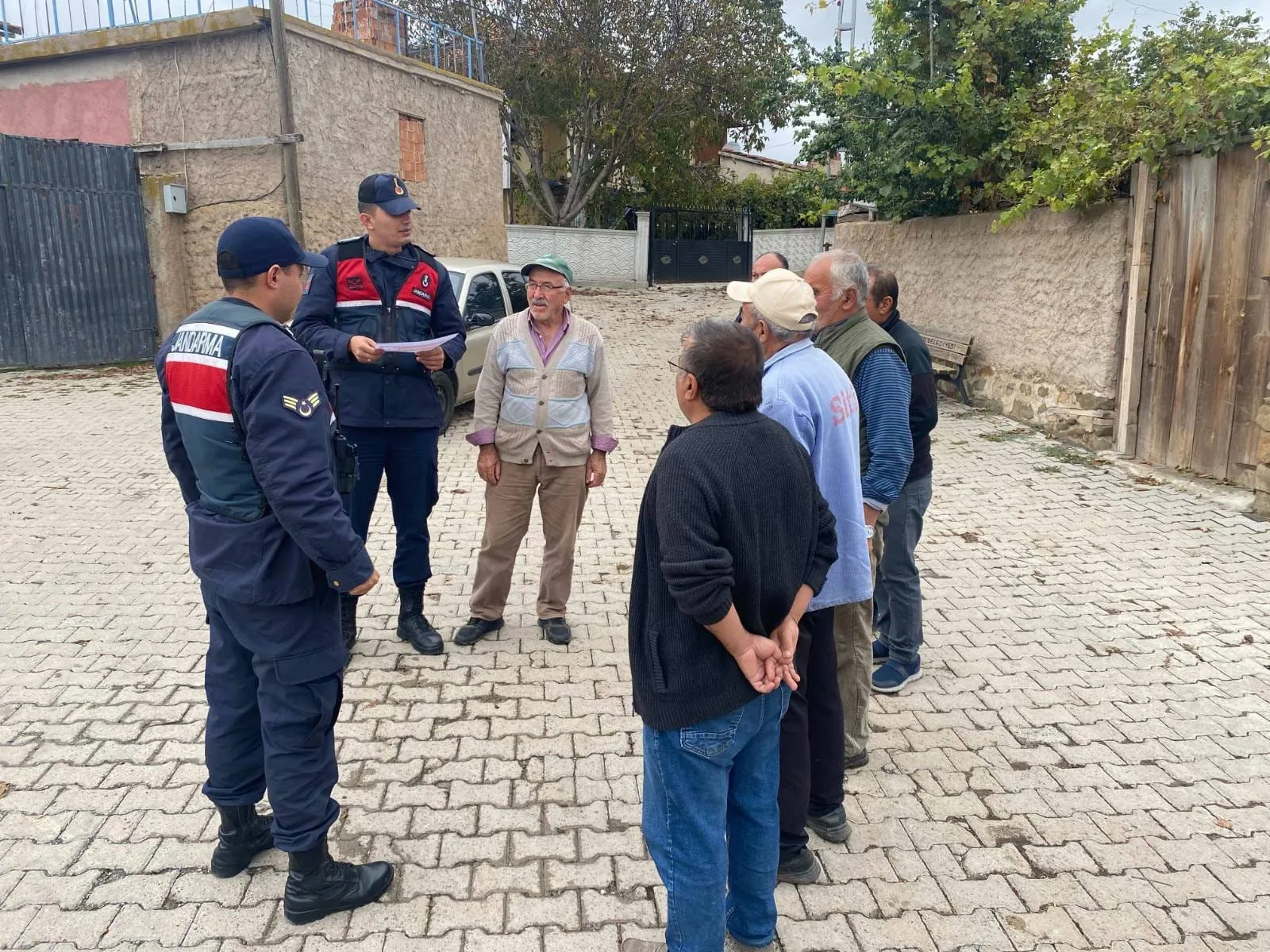 Jandarma Komutanlığı’ndan Düğünlerde Silah Atma Olaylarına Karşı Bilgilendirme Faaliyeti