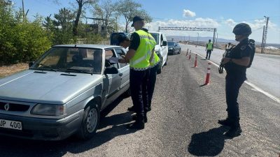 Yozgat İl Jandarma Komutanlığı Trafik Bilinçlendirme Faaliyetiyle Sürücüler ve Yolcuları