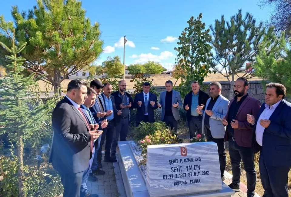Saat 10.30’da başlayacak kutlama programında çelenk sunumu, saygı duruşu ve