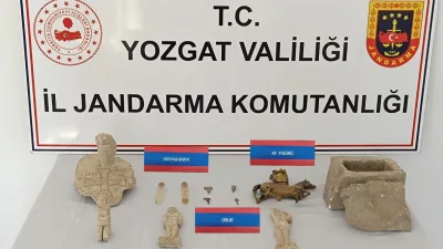Yozgat İl Jandarma Komutanlığı'nın düzenlediği operasyonda, tarihi eser taşıyan iki
