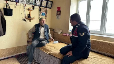 Boğazlıyan İlçe Jandarma Komutanlığı, Yamaçlı Beldesi'nde yaşlı vatandaşları ziyaret ederek,