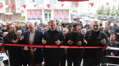 Mevlana Mahallesi'nde, Sönmezler Tarım’a ait halk pazarı açılışı gerçekleştirildi. Meyve,