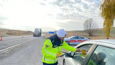 Yozgat-Boğazlıyan Atatürk Karayolu’nda Jandarma Trafik Ekipleri tarafından yapılan denetimle, sürücüler
