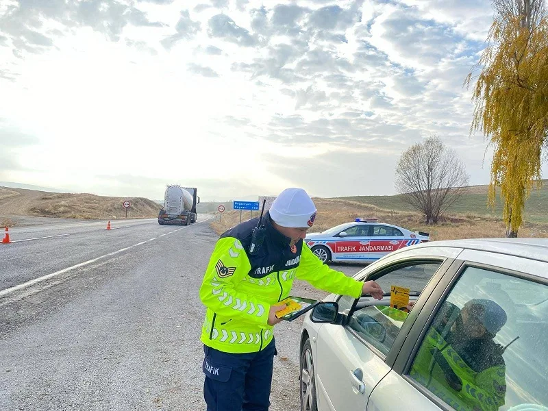 Yozgat Jandarma Trafik Denetiminde Emniyet Kemeri Kullanımına Dikkat Çekti