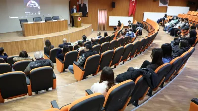Fen-Edebiyat Fakültesi öğrencileri, bilimsel araştırmalar ve inovasyon üzerine yaptıkları sunumlarla