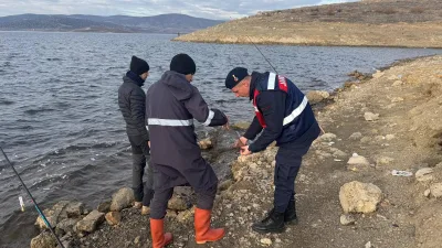Yozgat Çekerek ilçesinde, jandarma ekipleri Süreyya Barajı'nda ticari ve amatör