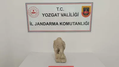 Yozgat Sarıkaya ilçesinde yapılan operasyonla, tarihi eser taşıdığı belirlenen bir