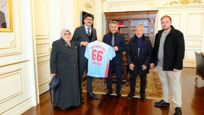 Sırçalı Belde Belediye Başkanı Mustafa Parlak, beraberindeki heyetle birlikte Yozgat