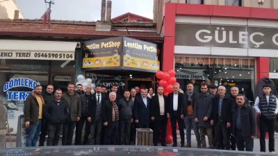 Mehmet Tekin'in işletmeciliğini yaptığı Lentum Petshop, ilçeye yeni bir soluk