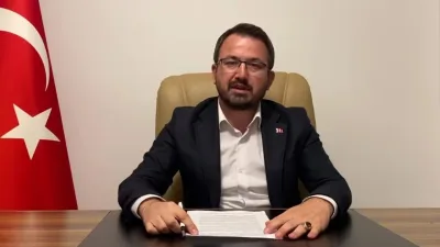 Belediye Başkanı İnce'nin verdiği sözleri tutmaması ve israf iddiaları nedeniyle