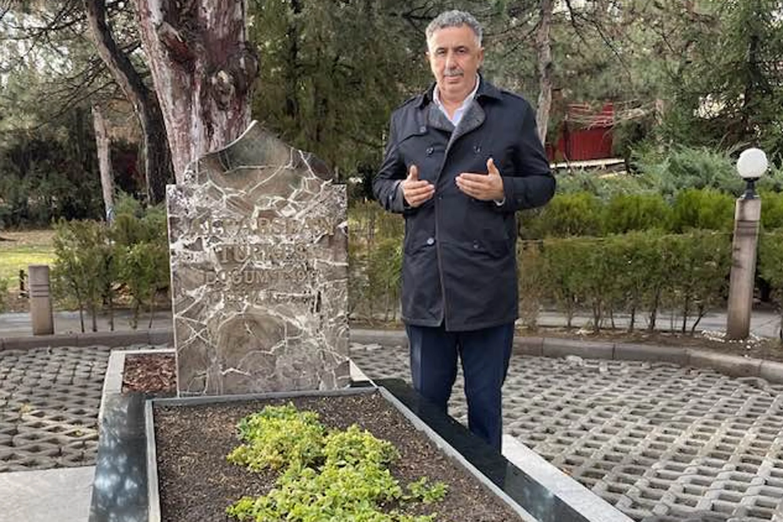 Yarol, Başbuğ Alparslan Türkeş’in Mezarı’nı Ziyaret Etti