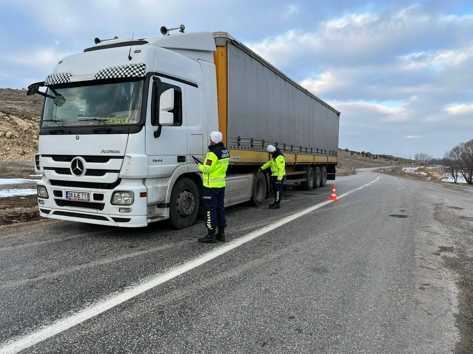 Yozgat İl Jandarma Komutanlığı’ndan Yük Taşıyan Araç Denetimi