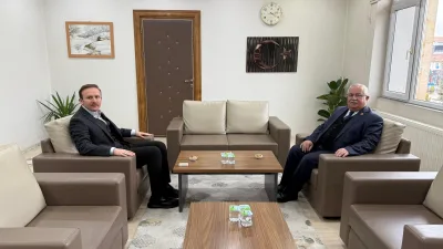 Ziyaret sırasında, iki yetkili ilçenin kalkınması ve projeler üzerine fikir