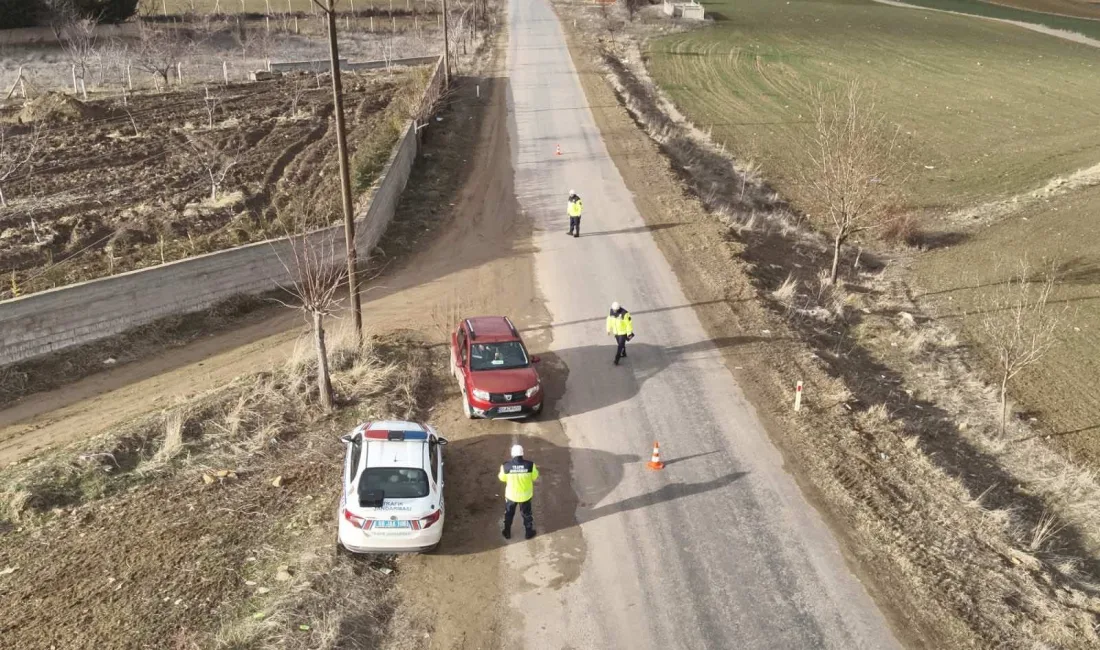 Sorgun ilçesinde gerçekleştirilen drone destekli trafik denetimlerinde, 75 araç kontrol