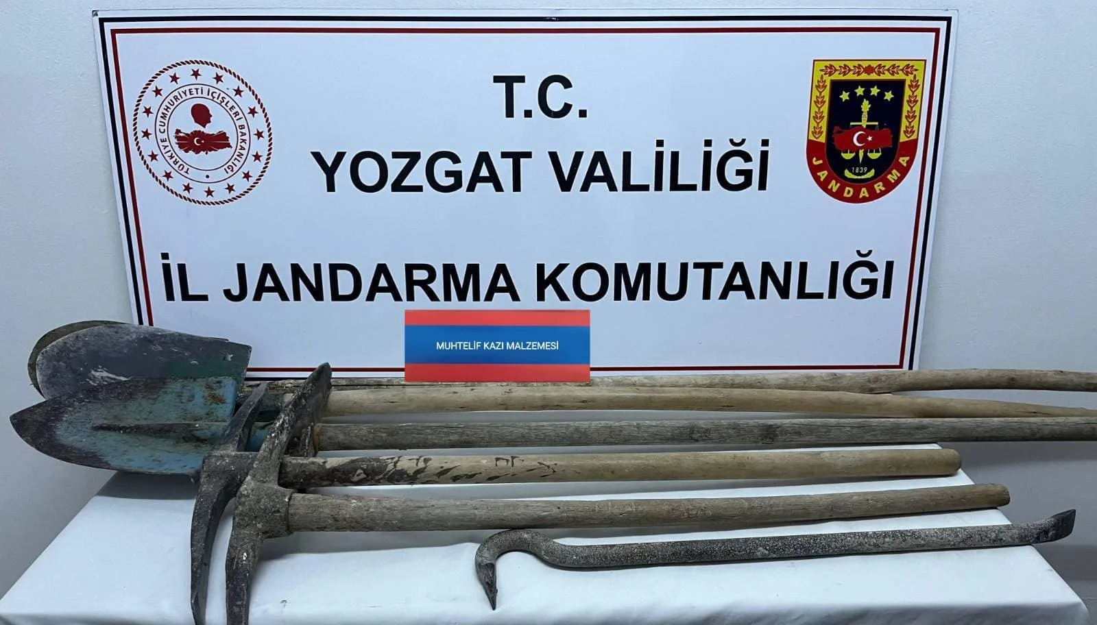 Yozgat İl Jandarma Komutanlığı, kaçak kazı yaptığı tespit edilen 2