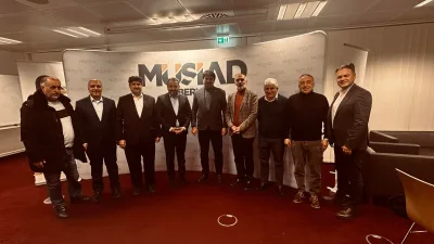 Sırçalı Belediye Başkanı Mustafa Parlak, yurtdışındaki vatandaşlarla buluşarak kasaba için