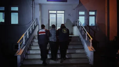 Yozgat'ta gerçekleştirilen operasyonlarda, "Silahla Yağma" ve çeşitli suçlardan aranan iki