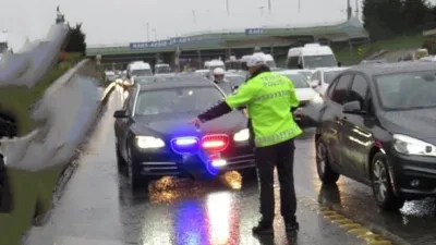 Yozgat’ta korsan çakar kullanımıyla ilgili denetimler sıklaştırıldı. Karayolları Trafik Kanunu'na