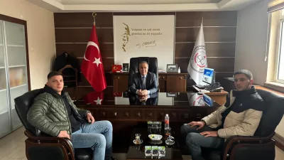 Ünsal Sezer, İlçe Milli Eğitim Müdürü Mustafa Şimşek ile gençlik