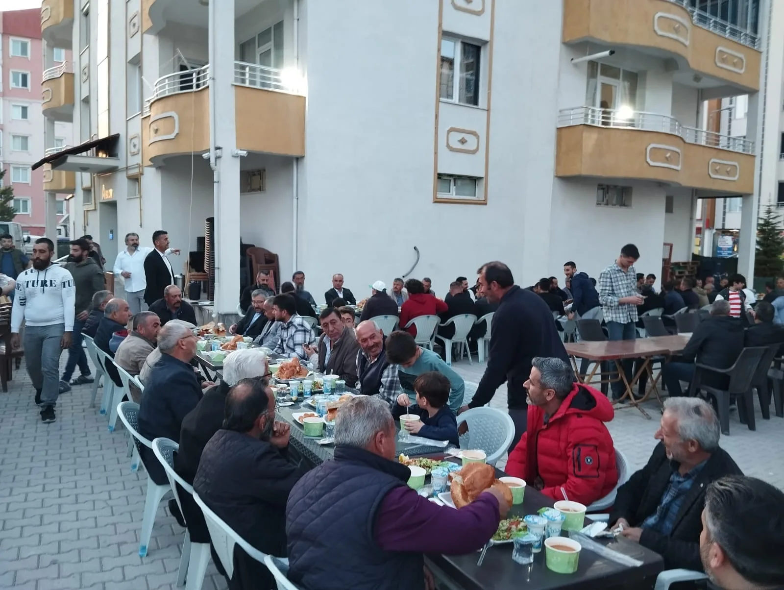 Boğazlıyan ilçesinde esnaflık yapan Emrah Ersungur, Ramazan ayının manevi atmosferini