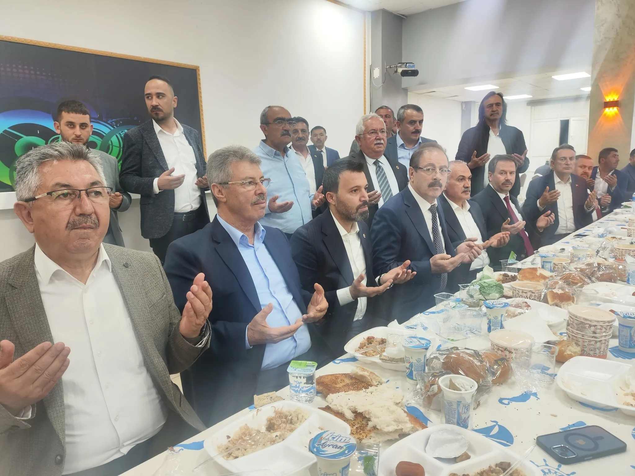 Boğazlıyan Belediyesi Düğün Salonu’nda düzenlenen AK Parti iftar programına, Yozgat