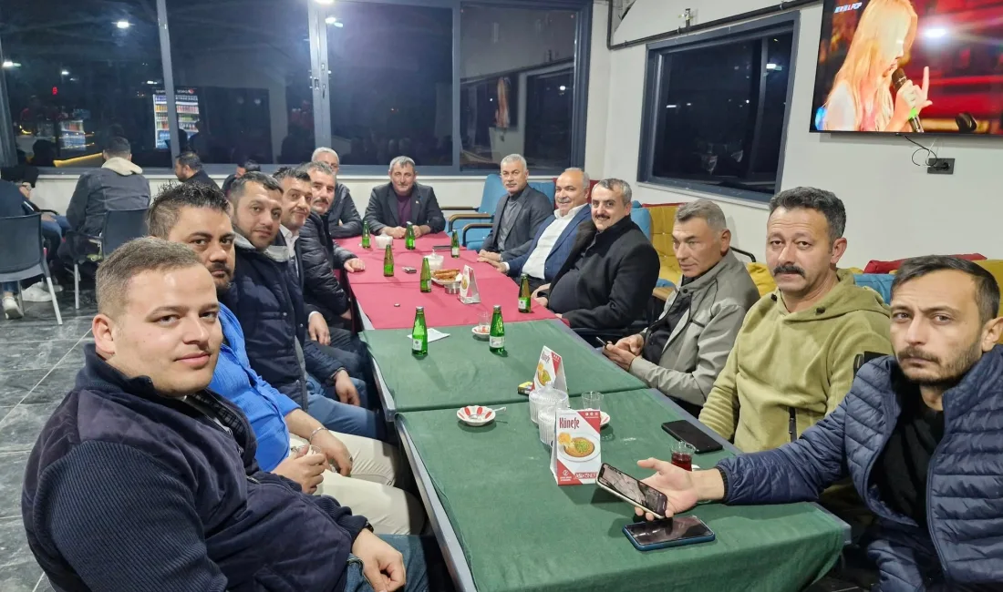 AK Parti İlçe Başkanı Hacı Yıldırım, iftar programının ardından siyasetçiler,