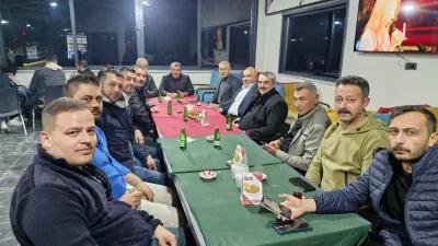 AK Parti İlçe Başkanı Hacı Yıldırım, iftar programının ardından siyasetçiler,