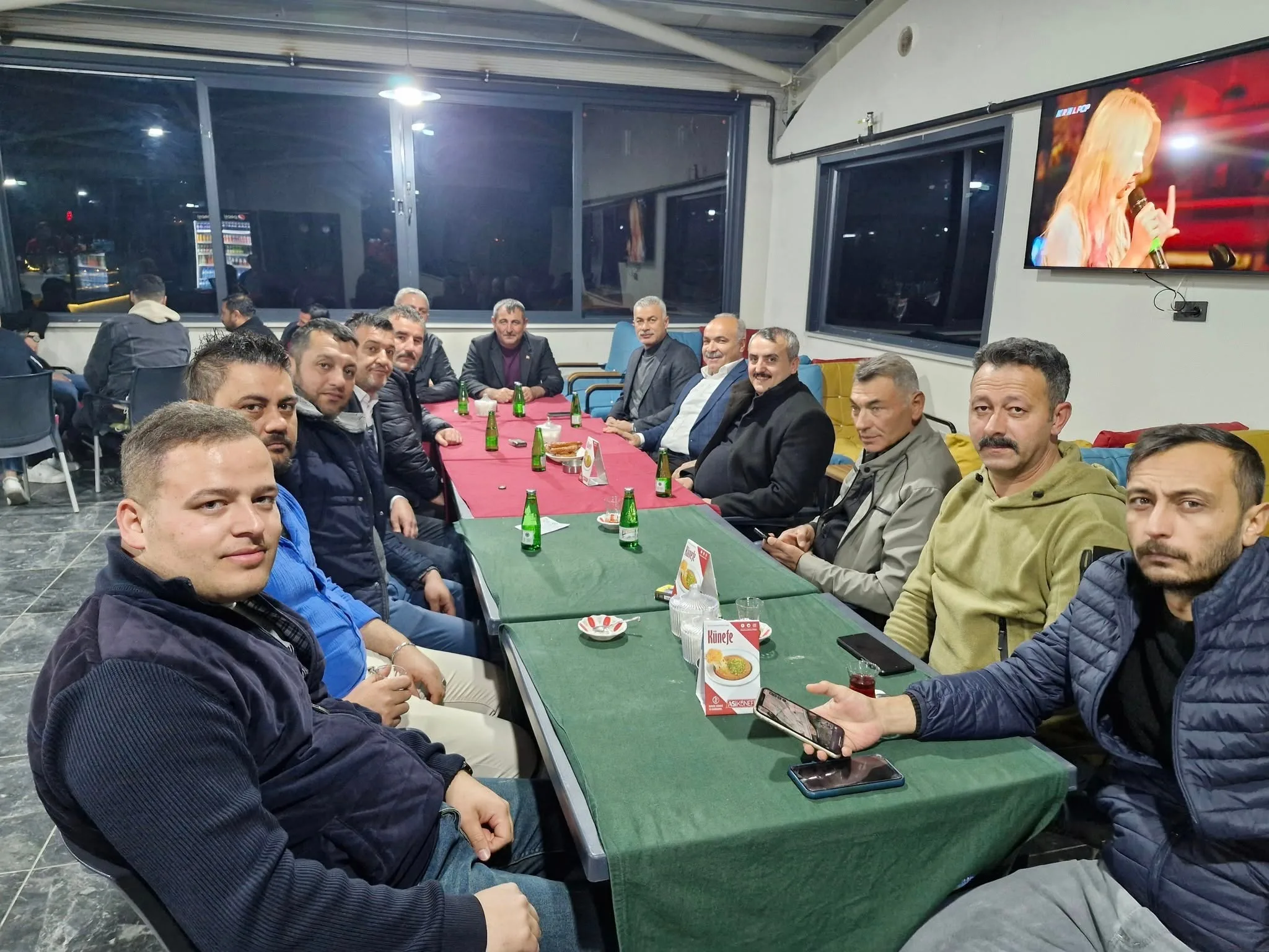 AK Parti İlçe Başkanı Hacı Yıldırım, iftar programının ardından siyasetçiler,