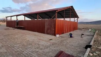 Sırçalı Belediye Başkanı Mustafa Parlak, hayırsever bir vatandaşın desteğiyle mezarlık