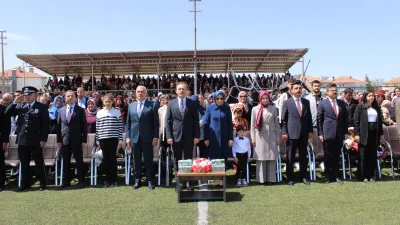 23 Nisan Ulusal Egemenlik ve Çocuk Bayramı, stadyumda düzenlenen renkli