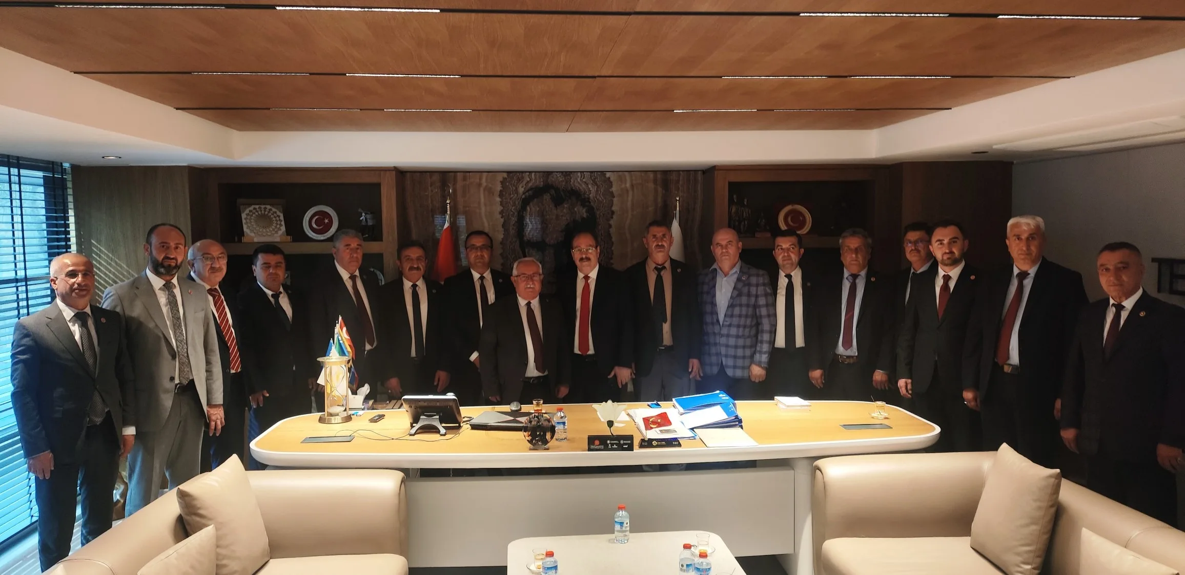 AK Parti Yozgat Milletvekili Abdulkadir Akgül, Yozgat heyetini makamında ağırlayarak