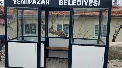 Yenipazar Belediye Başkanı Mustafa Özer, modern ve korunaklı durakların beldeye