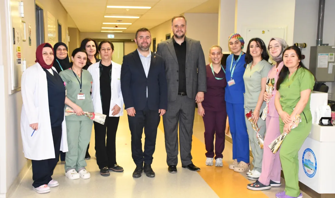 Yozgat Şehir Hastanesi’nde Ebeler Haftası dolayısıyla düzenlenen etkinlikte, hastanede görev