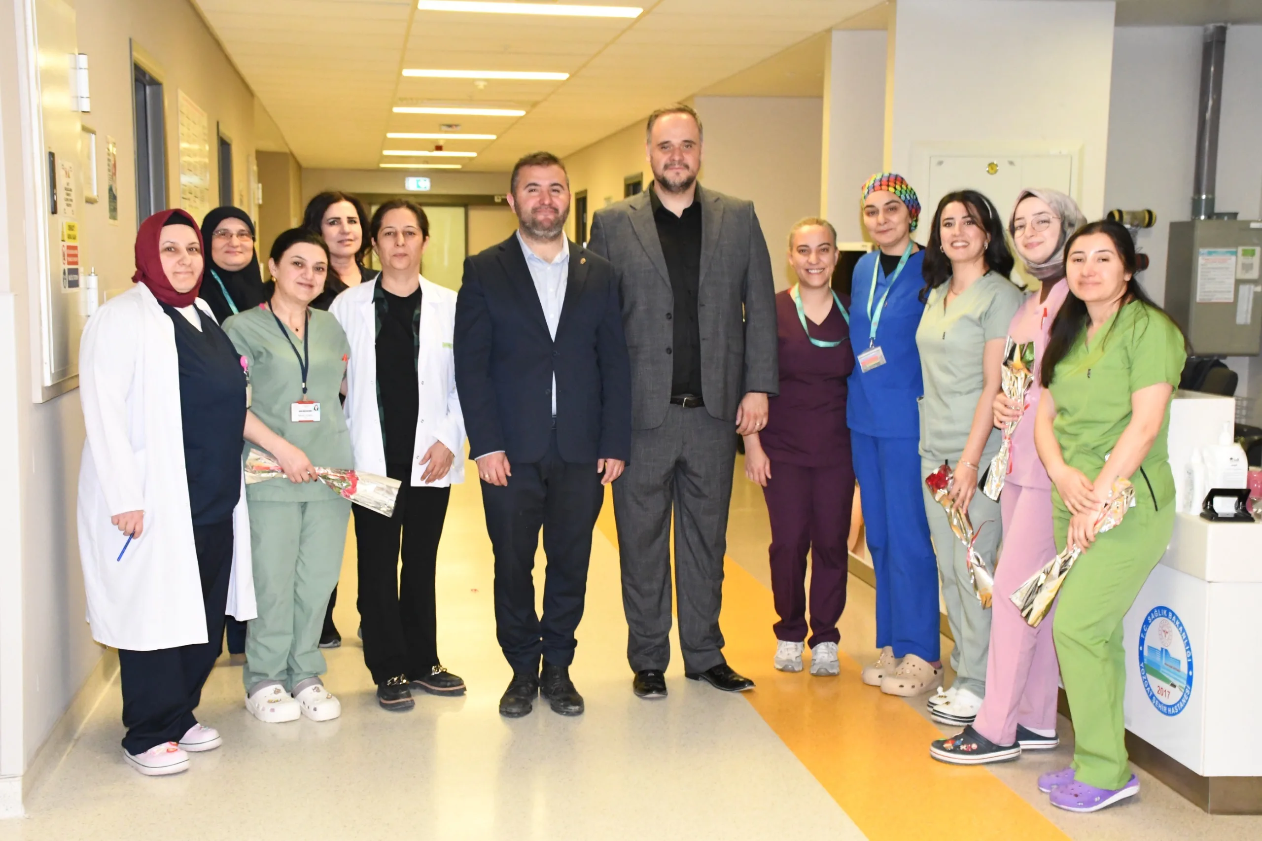 Yozgat Şehir Hastanesi’nde Ebeler Haftası dolayısıyla düzenlenen etkinlikte, hastanede görev