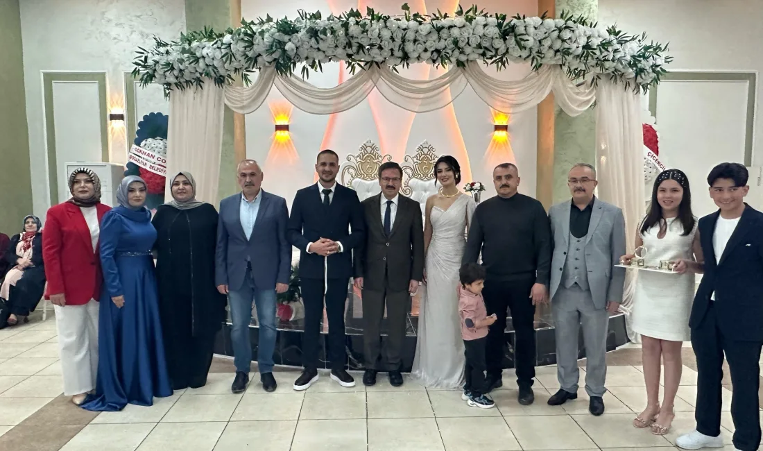 Şener ve Altuntaş aileleri, Boğazlıyan Belediye Düğün Salonu’nda düzenlenen nişan
