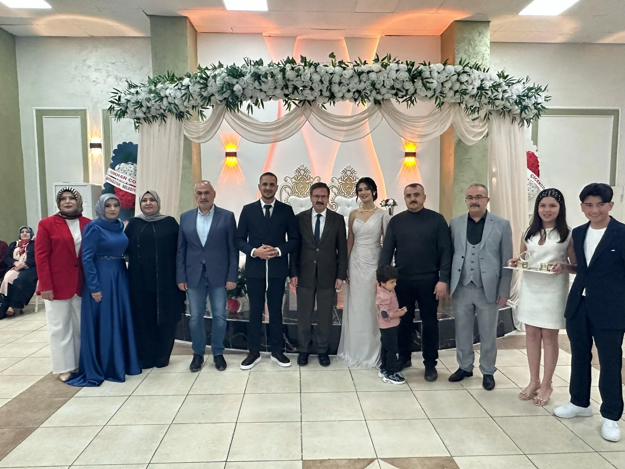 Şener ve Altuntaş aileleri, Boğazlıyan Belediye Düğün Salonu’nda düzenlenen nişan