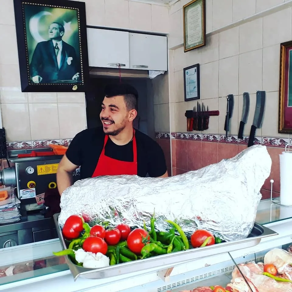 Aş-Et ve Aşıroğlu Kasap, küçükbaş kurbanlık satışlarına devam ediyor. Etler,