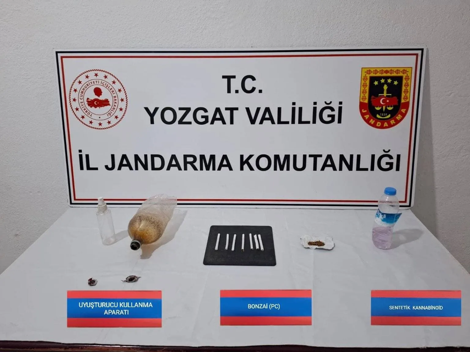 Yozgat’ın Sorgun ilçesinde uyuşturucu madde taşıdığı belirlenen araç jandarma ekiplerince