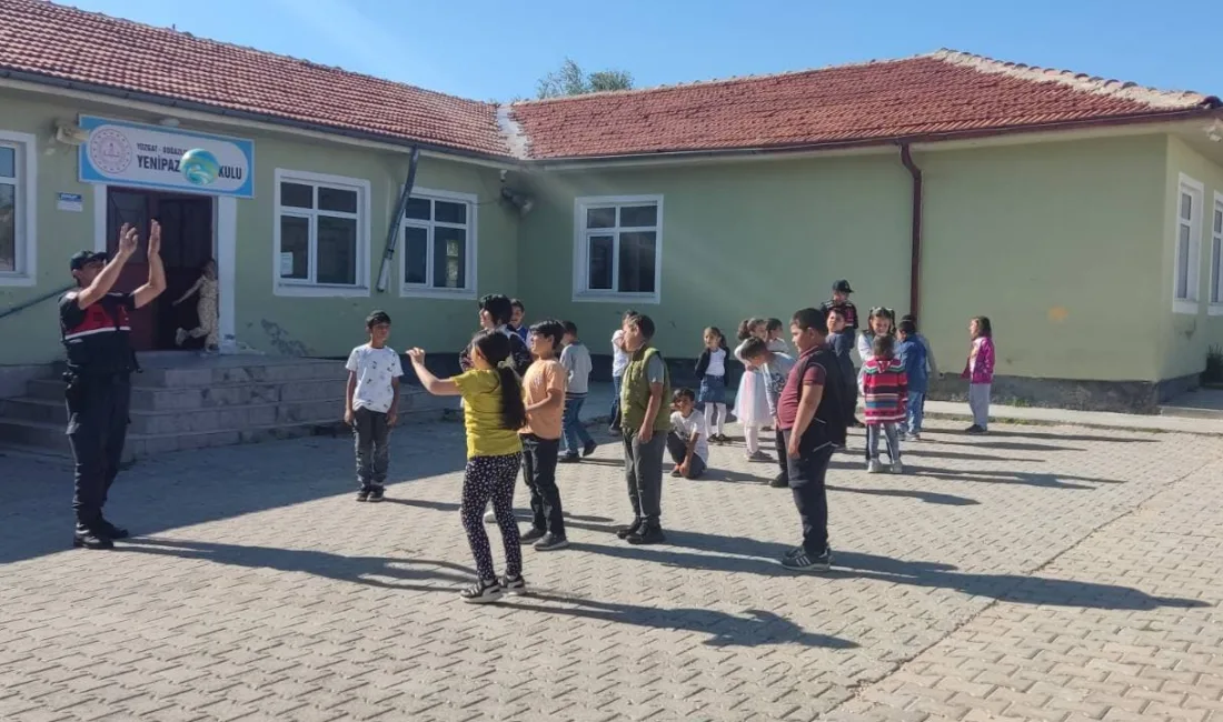 Boğazlıyan İlçe Jandarma Komutanlığı ekipleri, okul çevresi ve öğrenci güzergâhlarında
