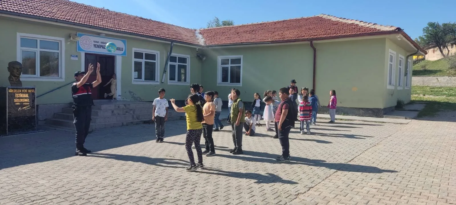 Boğazlıyan İlçe Jandarma Komutanlığı ekipleri, okul çevresi ve öğrenci güzergâhlarında