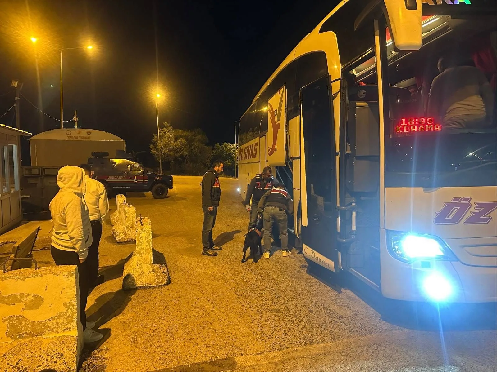Yozgat’ta 14 ilçede eş zamanlı yapılan huzur uygulamasında 2.246 kişi