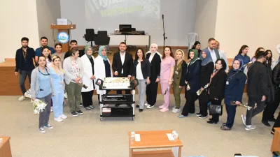 Yozgat Şehir Hastanesi’nde düzenlenen programla Hemşireler ve Ebeler Haftası coşkuyla