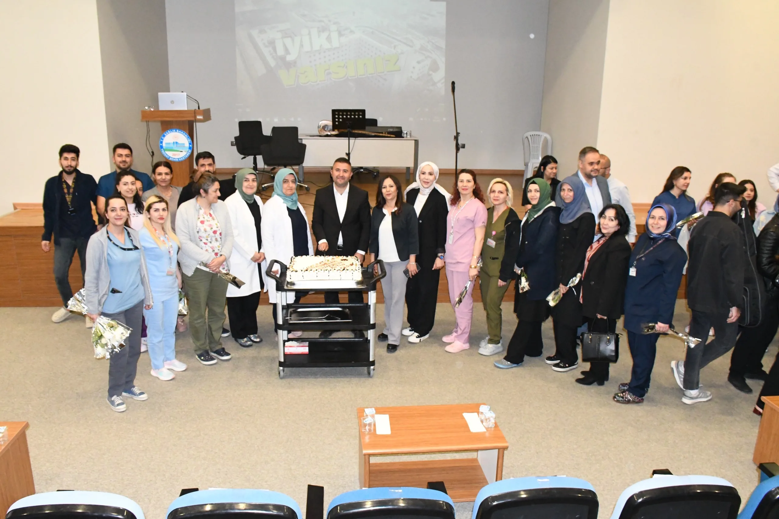 Yozgat Şehir Hastanesi’nde düzenlenen programla Hemşireler ve Ebeler Haftası coşkuyla