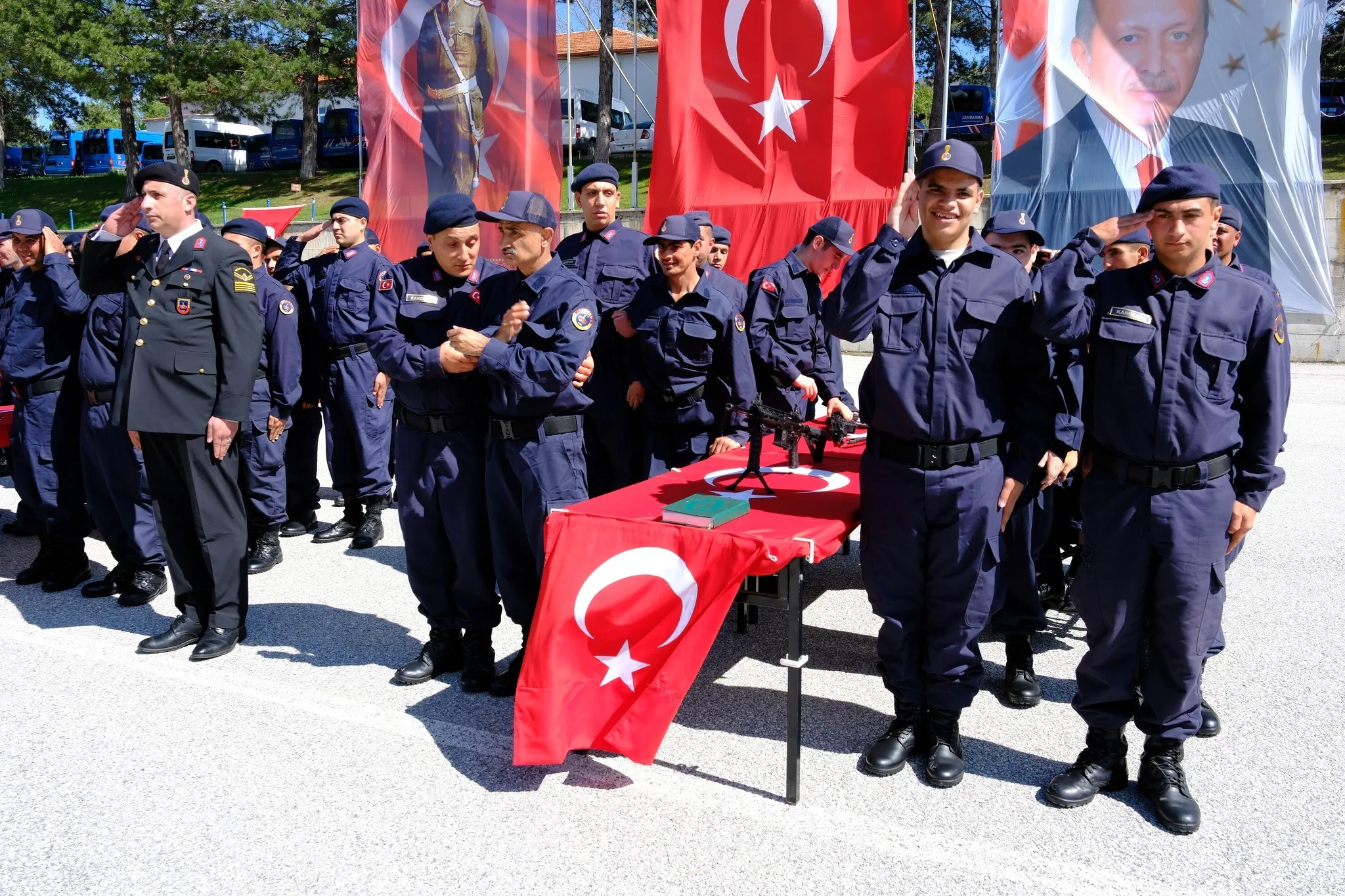 Yozgat’ta engelli vatandaşlar, bir günlük temsili askerlik eğitimini tamamlayarak Vali