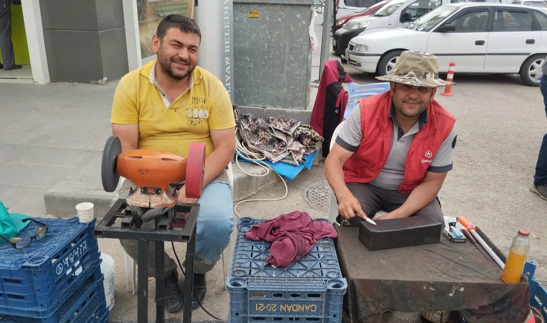 Ali İhsan ve Hüsamettin Eren kardeşler, her bıçağı suyuna göre