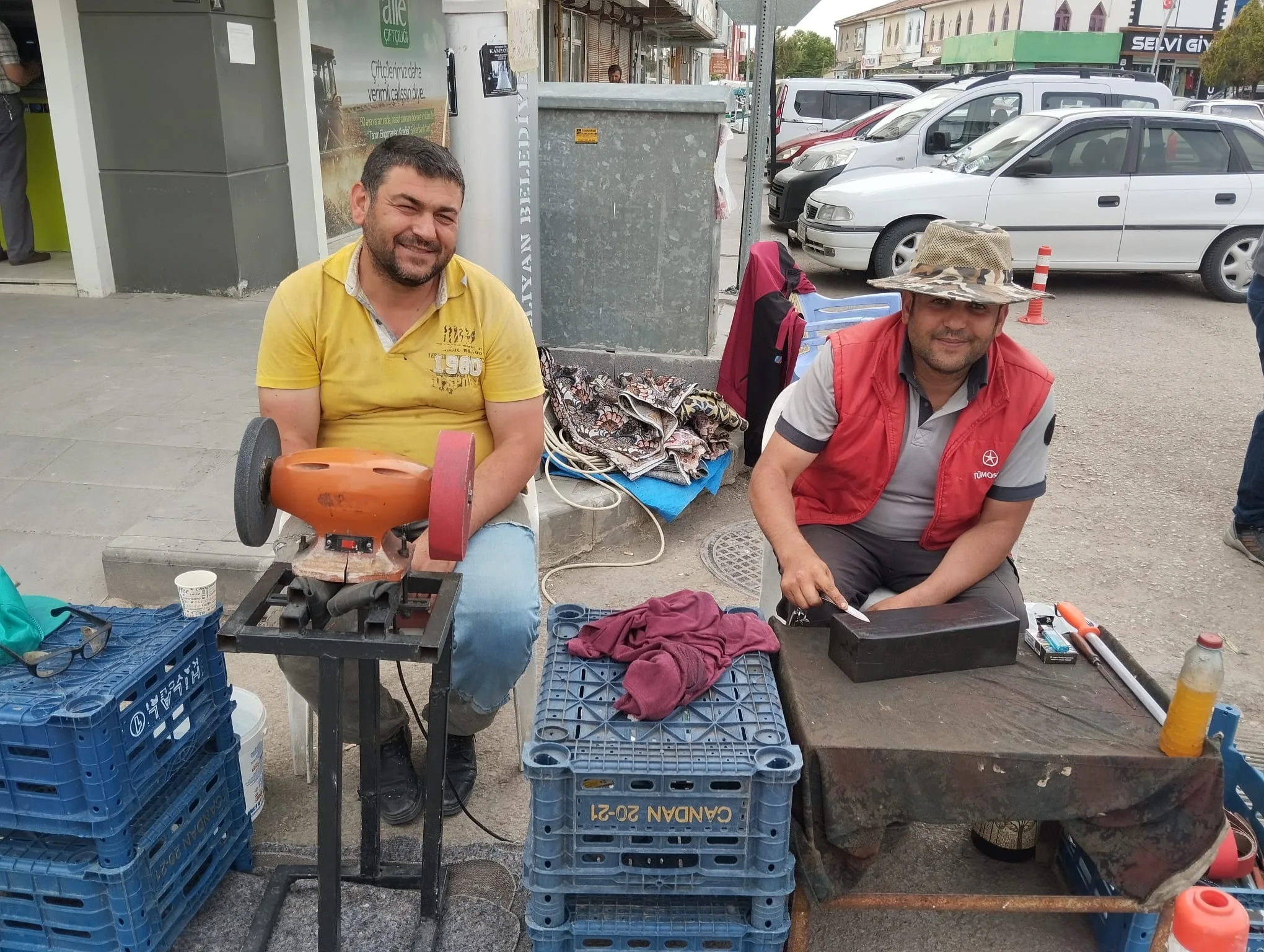 Ali İhsan ve Hüsamettin Eren kardeşler, her bıçağı suyuna göre